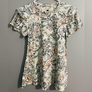 NWT Cupio women’s flower print short sleeve t-shirt